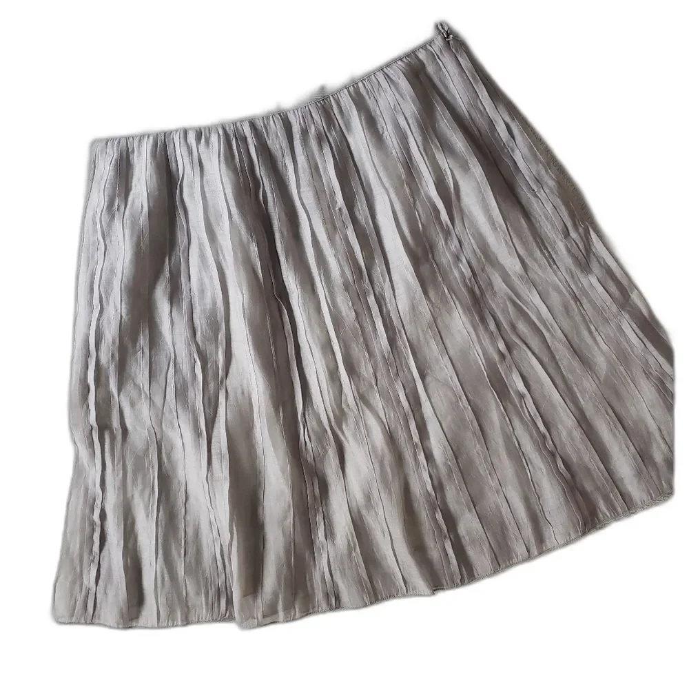 Nic + Zoe Batiste Flirt Skirt Size 4P Gray Ash Lined Zip Closure Pleated Flirty
